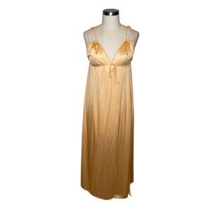 Vintage Hollywood Vassarette Munsingwear Apricot Nylon Tricot Nightgown Size 32